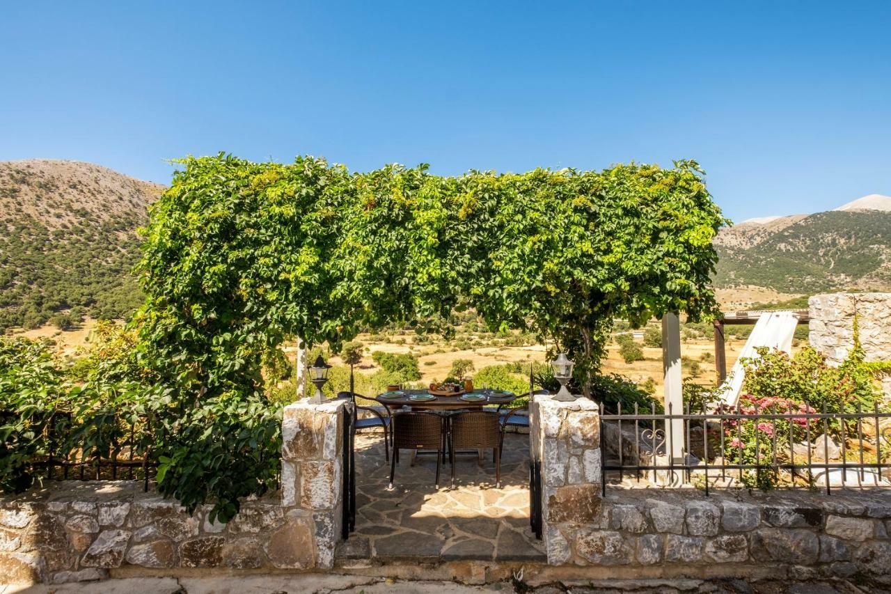 Stone Built Villa Galatia, Poolside & Perfect View Karés Exterior foto